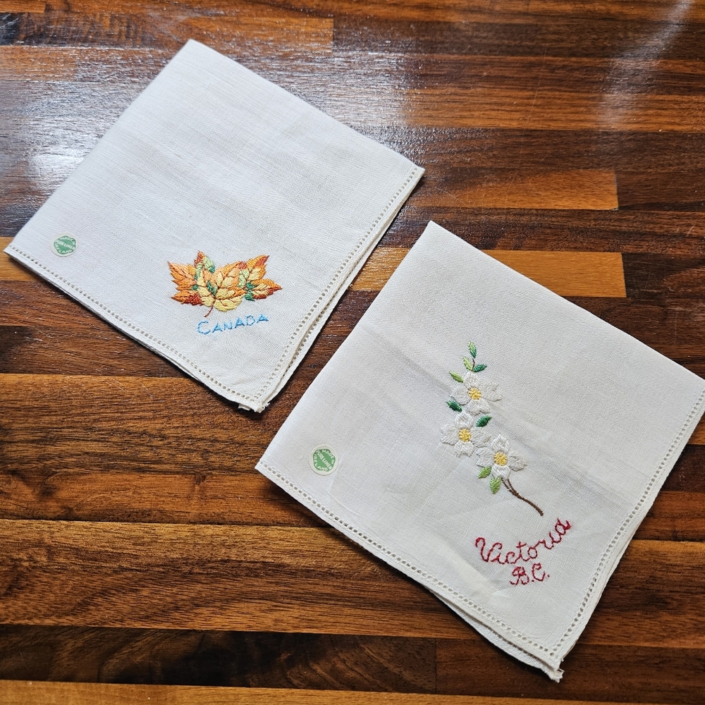 VTG Embroidered Canada Souvenir Hankerchiefs (2)